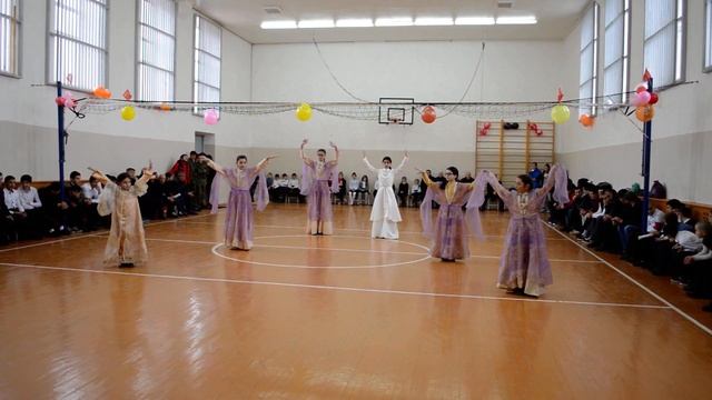 Красивый танец. Дагестан. A beautiful dance. Dagestan #танцы #лезгинка #танец #dance #курах смотреть онлайн