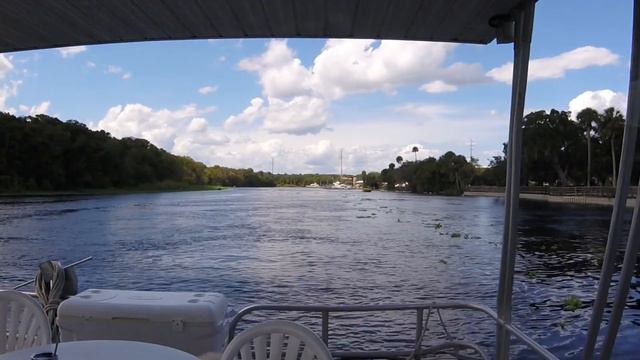 What it's like to rent a Houseboat from Holly Bluff Marina on St John's River - Rambling with Phil смотреть онлайн
