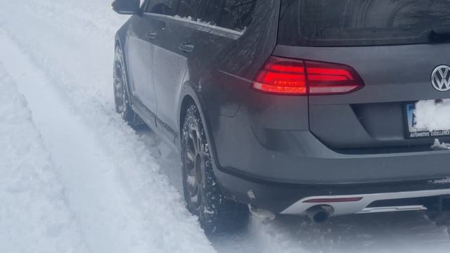 The Ultimate Golf Alltrack Snow Video (Launches, Turbo Noise, Drifting & More!) смотреть онлайн