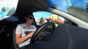 Справа что то стучит Форд фокус 2