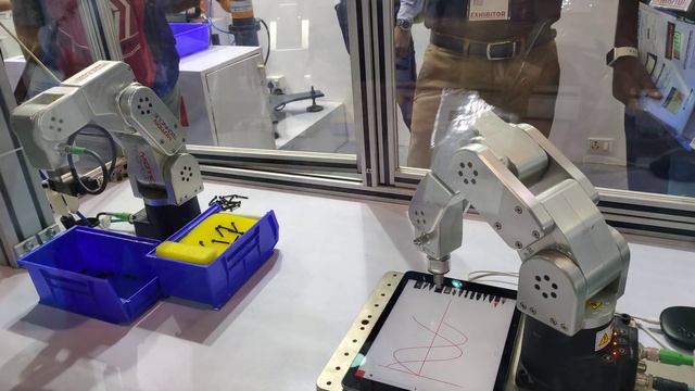Robot sketch a drawing #trending #shortvideo #shots #robot #robotics #machine #automation #drawing смотреть онлайн
