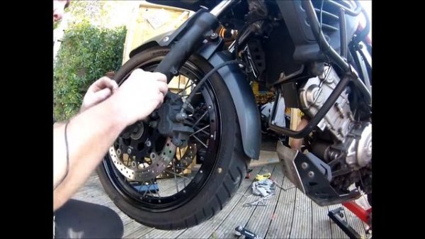 V Strom 650 XT Motovlog #20 Wheel Balancing