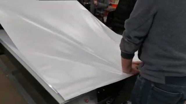 Нержавейка 0,5мм. Накатка защитной пленки на широкоформатном планшетном ламинаторе STANBER смотреть онлайн