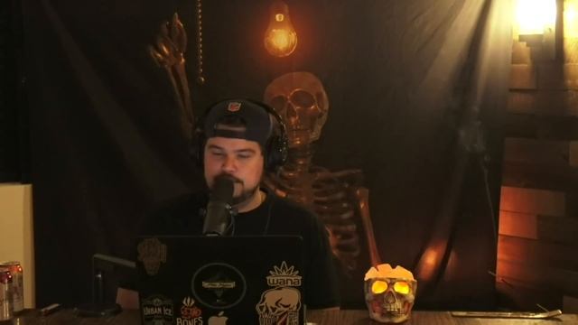 Elisa Lam: The Haunted Cecil Hotel - Lights Out Podcast #5 смотреть онлайн
