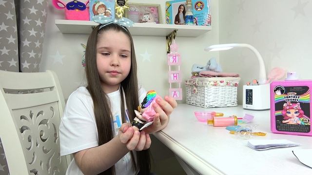 Януля делает слайм из набора Poopsie Fantasy Friends Rainbow Surprise фантастические друзья смотреть онлайн