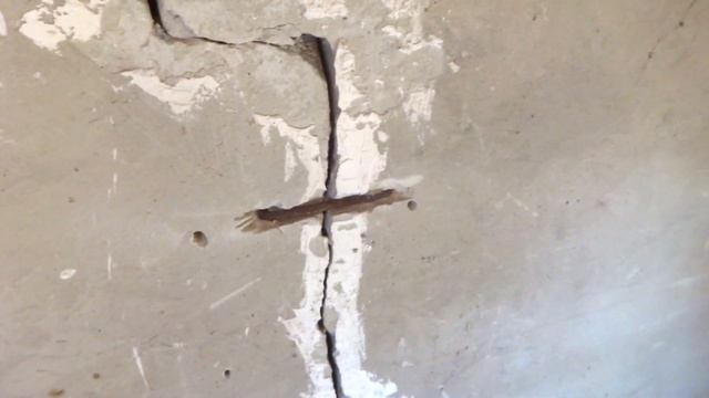 Как остановить трещину в стене! Простой и эффективный способ ремонта трещины! смотреть онлайн