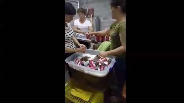 Из тазика в банку׃ как в Китае изготавливают пиво Budweiser смотреть онлайн