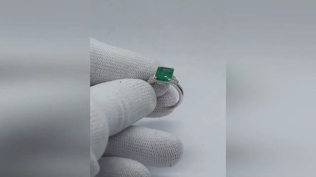 Золотое кольцо с изумрудом и бриллиантами смотреть онлайн