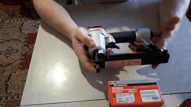 Инструмент пчеловода. Скобозабивочный степлер и другое. смотреть онлайн