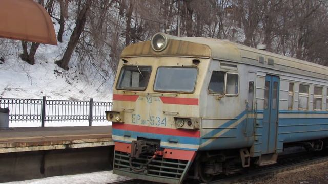 ЕР9м-534 з приміським поїздом №6613 Київ-Коростень cт. Караваєві дачі смотреть онлайн