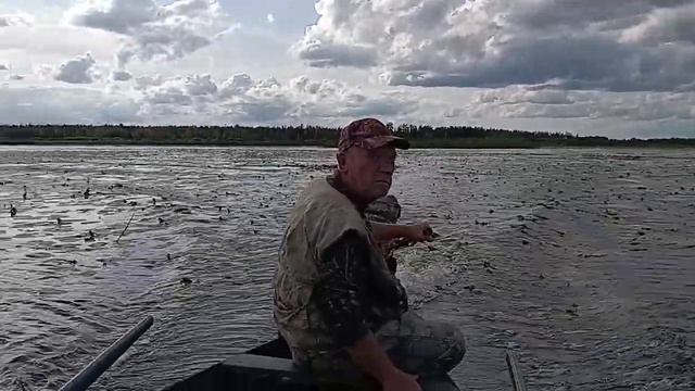 Испытание нового винта на болотоходе с гибким валом.