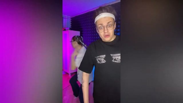 Бустер танцует с Мэйби Бейби смотреть онлайн