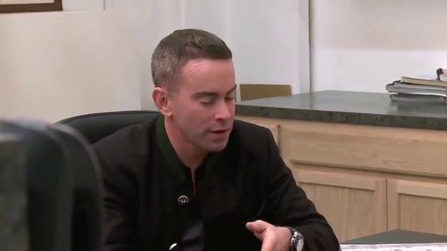 Craig Buys a Polish Medal from Rick Harrison смотреть онлайн