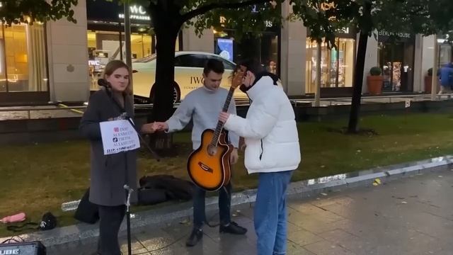 PROFESSIONAL GUITARIST PRETENDS TO BE A BEGINNER WITH STREET MUSICIANS | PRANK смотреть онлайн