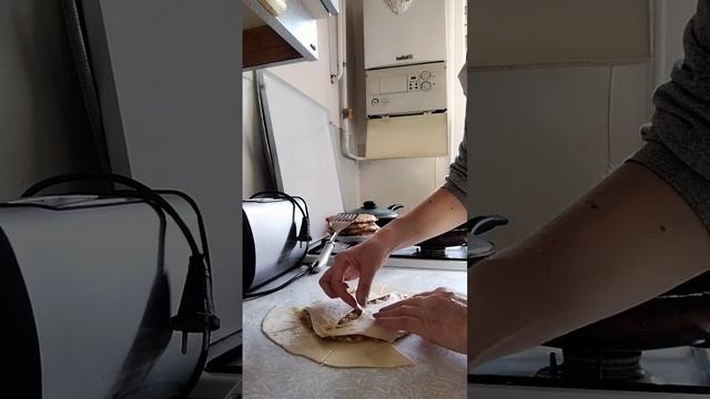 Плацынды с капустой. Вкусные, простое тесто, рецепт очень лёгкий. смотреть онлайн