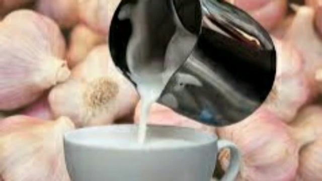 ЧЕСНОК в МОЛОКЕ!Хватит 1 раза !Растворяет ТРОМБЫ,чистит СОСУДЫ,убирает ПАРАЗИТОВ ИЗ ОРГАНИЗМА! смотреть онлайн