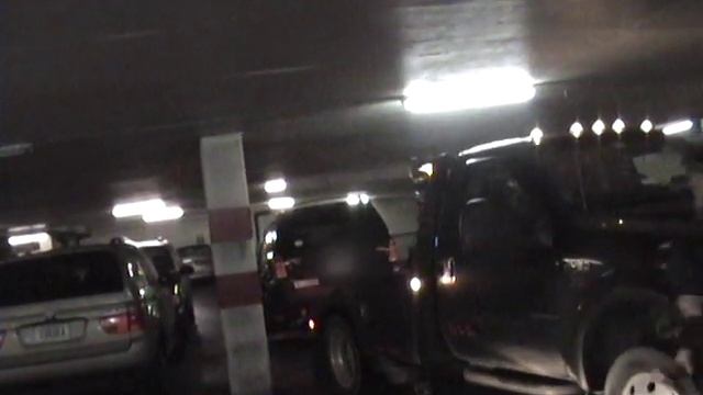 Repo Escape Skate-Out from a parking garage. смотреть онлайн