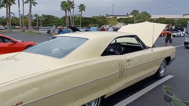 Автомобили  Корвет в США Corvette Любители показывают своё авто.