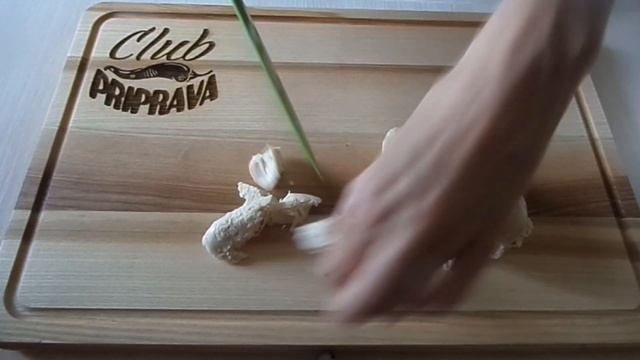 Салат с курицей, сельдереем и виноградом смотреть онлайн