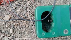 Подключение китайского насоса на12 вольт. Через зарядное устройство.