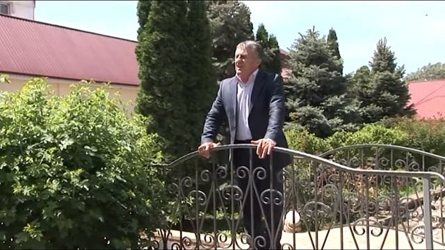 Латип Шаипов Друзья. сл. и муз. Калсына Акгёзова смотреть онлайн