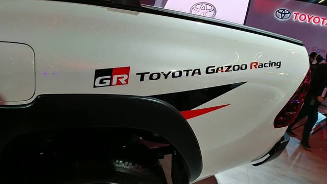Nueva Toyota Hilux GR Sport - Desde Salon Brasil 2018 смотреть онлайн
