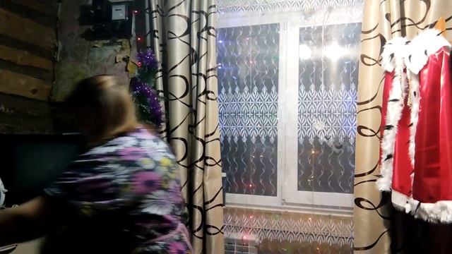 13.12.22г//В НЕБОЛЬШОМ ДОМИКЕ , НАРЯЖАЕМ ЕЛКУ //К НОВОМУ ГОДУ 2023 смотреть онлайн