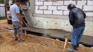 Утепленная отмостка со встроенными желобами (ливневка). Заливка.