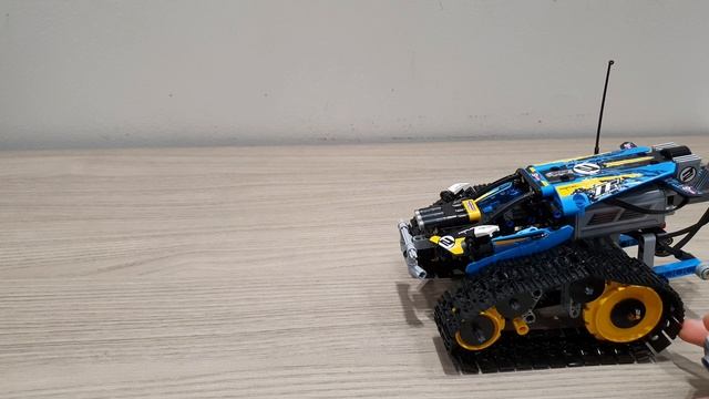 Lego Technic 42095 скоростной вездеход с ДУ смотреть онлайн