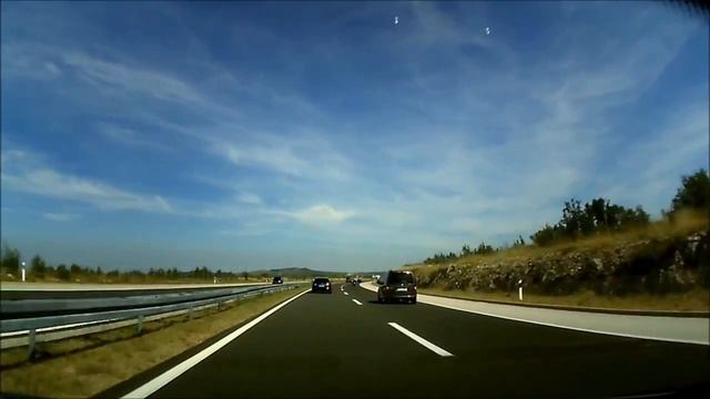 Croatian roads: A1 highway Šibenik - Zadar driving timelapse смотреть онлайн