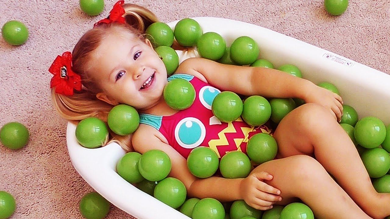 The Ball Pit Show for learning colors! Children educational video / Bad Kid Colours Nursery Rhymes смотреть онлайн
