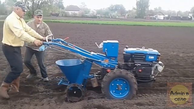 Посадка картофеля мотоблоком 2020г. 4К(UHD) Planting potatoes with a motoblock смотреть онлайн