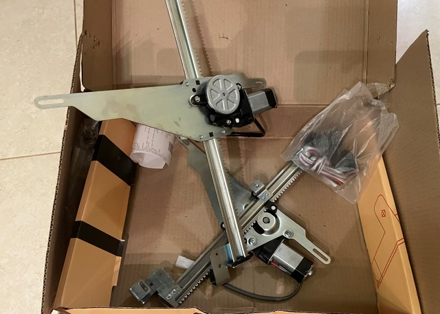 Электростеклоподъемники ГРАНАТ для ВАЗ-2104, -05, -07 в передние двери. Распаковка смотреть онлайн