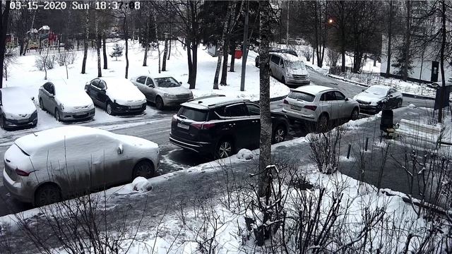 Москва, Ясенево, уютная камера во дворе со звуком. Live ptz. смотреть онлайн