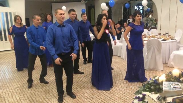 Танец-подарок на свадьбу от друзей. Гусельниковы 2017 смотреть онлайн