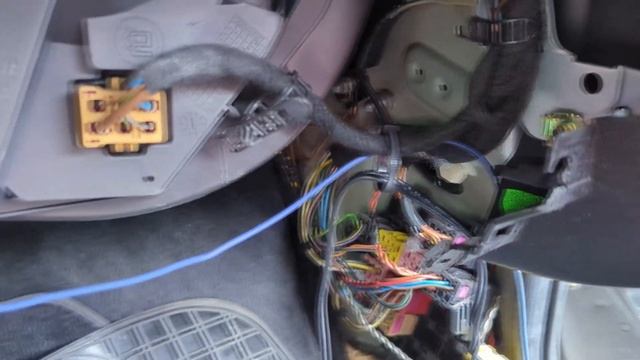 VW Passat B5/B5.5 Subwoofer Install смотреть онлайн