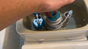 Как правильно сделать герметик вокруг унитаза. ￼