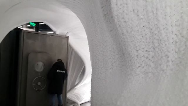 Ледяная пещера в парке Зарядье смотреть онлайн