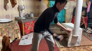 Национальная бурятская забава hэер шаалган или «Разбивание хребтовой кости» в Калмыкии