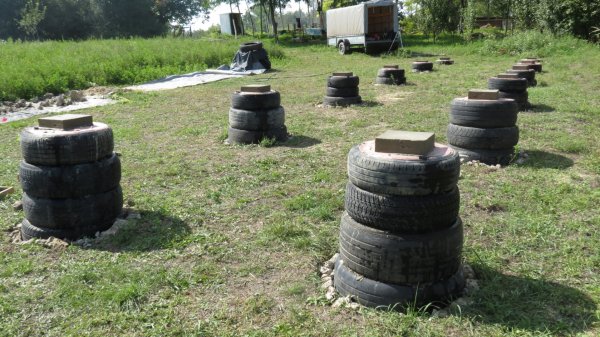 Фундамент из автомобильных покрышек для хозблока/сарая. Столбчатый бетонный фундамент всего за 2500