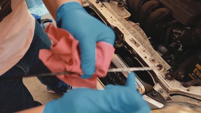 Transmission Service on a 2006 Toyota Corolla смотреть онлайн