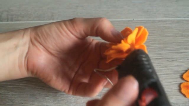 Бархатцы из фетра./DiY: Felt Marigold. смотреть онлайн