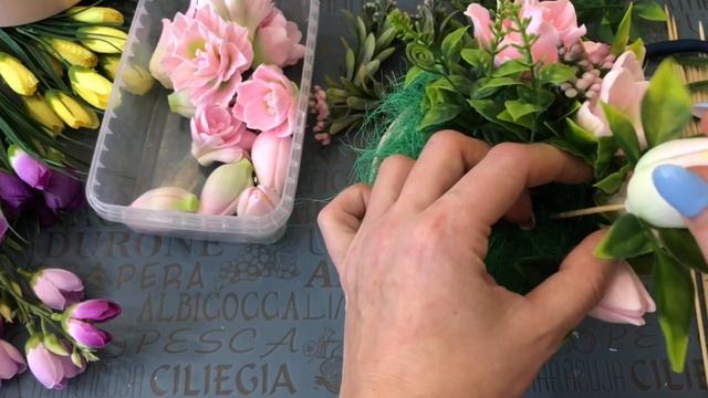 Нежный букет с тюльпанами и лилиями в шляпной коробке. Мвловарение. Весенний букет, смотреть онлайн