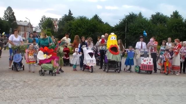 День молодёжи в Буе 25.06.16/ Парад колясок/ смотреть онлайн