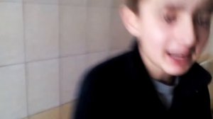 Лёша пердит руками