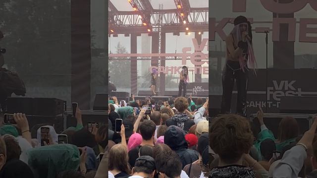 Мэйби Бэйби — Аскорбинка (02.07.23, @VKFest, Санкт-Петербург) смотреть онлайн