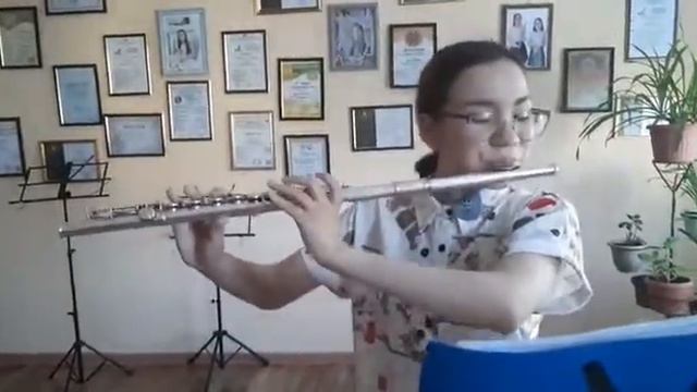 Дана Сыздыкова, учащаяся по классу флейта с большим увлечением окунается в мир музыки. смотреть онлайн