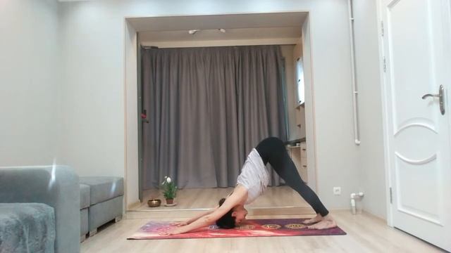 Йога в Ташкенте - Чандра Намаскар (Приветствие луне) - вариант 1 смотреть онлайн