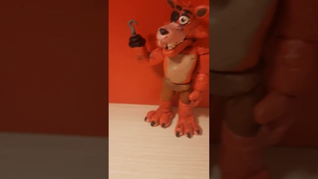 у меня нету идей....крч просто слепила фокси.Да а ещё он похож на собаку...? #фнаф #шортс #cringe смотреть онлайн