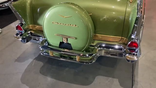 1957 Chevrolet Belair convertible low rider in Los Angeles at original Lowrider supershow Mr. Impal смотреть онлайн